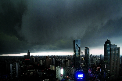 江苏多地昨日暴雨如注 南京黑昼1个小时(组图