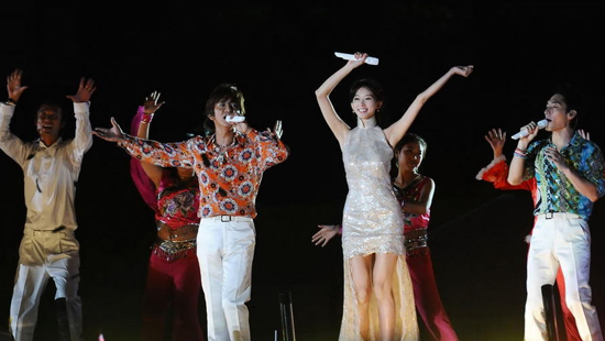  林志玲魔术 助阵SMAP 日本演员苍井空道贺捧