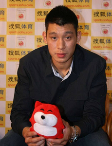 林书豪让CBA球员折服 黑人:他可给阿联传好球