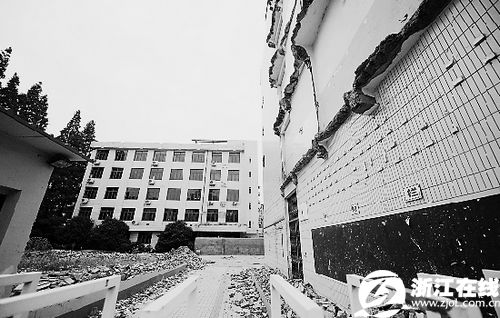 2020年杭州春蕾中学_杭州市春蕾中学的学生家长来听心理课(2)
