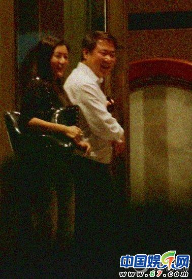 博纳老板于冬被爆已离婚 夜会神秘女(组图)-于