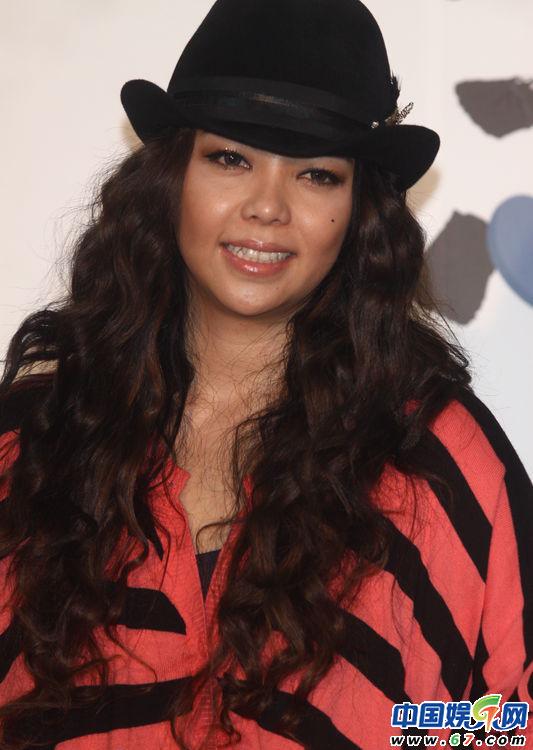 张惠妹身体发福显老态 宽松衫亮相疑有孕-发福