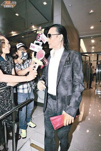 贤意外负伤(图)-谢贤,负伤,狄波拉,<em>关菊英</em>,大寿