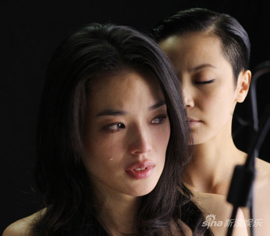 何韵诗《痴情司》MV曝光 舒淇裸肩演对手戏-