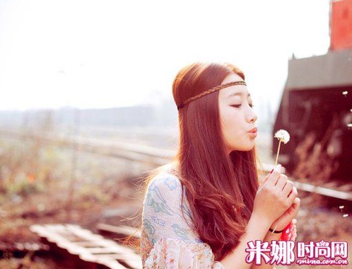 洗头四个步骤保持<em>烫后卷</em>度-<em>头发</em>,烫发,梳子,弹