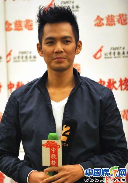 杨幂中歌榜首献唱 钟汉良庆生曝女友标准-杨幂