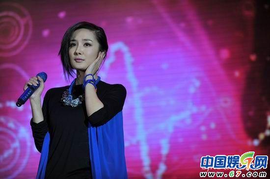杨幂中歌榜首献唱 钟汉良庆生曝女友标准-杨幂