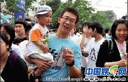 冯巩儿子首曝光 赵本山潘长江笑星<em>儿女</em>曝光-赵