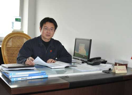 许军:尽心尽责的办公室主任