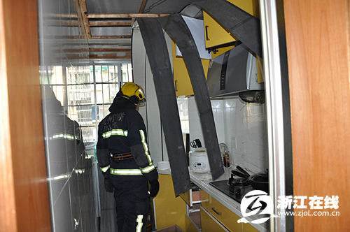 拱墅区一住宅发生爆炸 疑老鼠咬破燃气软管闯