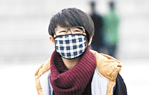 雾天雷竞技APP网上口罩热销 不宜盲目跟风(图1)