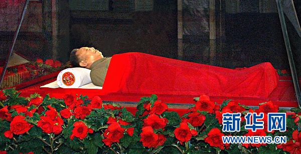 胡锦涛等赴朝鲜驻华使馆吊唁金正日逝世-金正