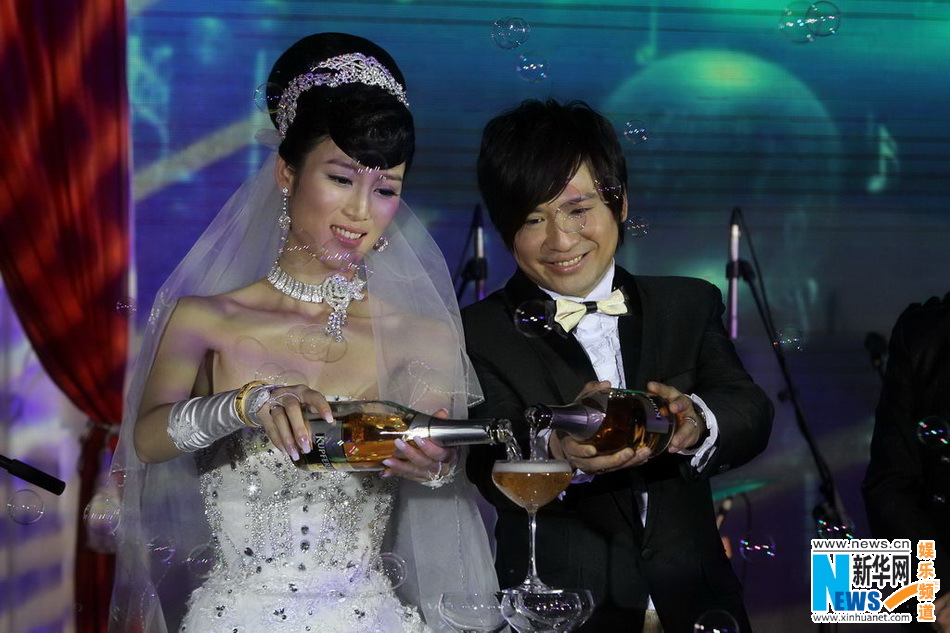 叶世荣北京低调完婚洒泪吻娇妻 新娘大秀魔鬼身材