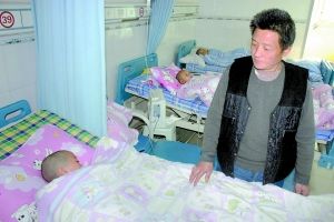父亲因女<em>长虱子</em>抹农药驱虫致全家中毒 用味精