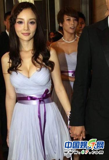 柳岩刘雨欣 2011抛胸<em>漏乳</em>耍狠上位的<em>女星</em>-柳岩