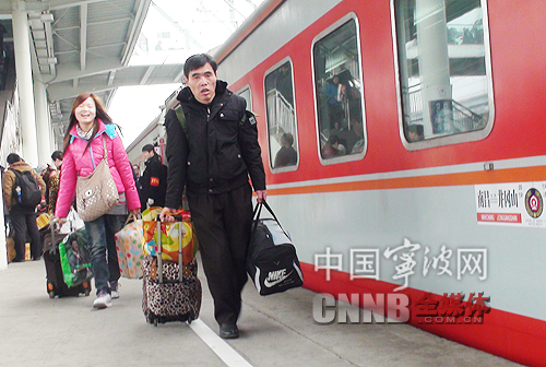 宁波春节前长途火车票基本售完 短途票日渐紧