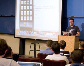 美国1名在校大学生当选宾州首府财务主管-哈里