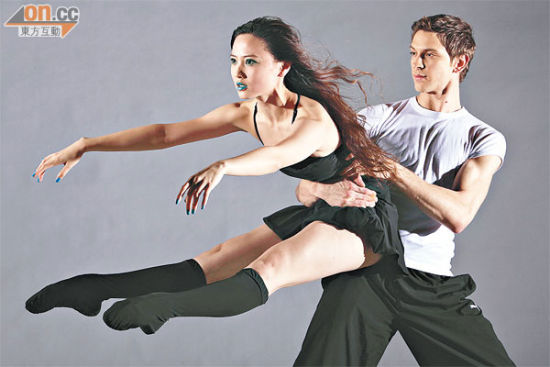 港姐朱晨丽解释港铁亲密照否认一脚踏两船-朱