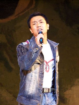 歌手含笑复出诠释浪子回头 曾因吸毒被监管三年