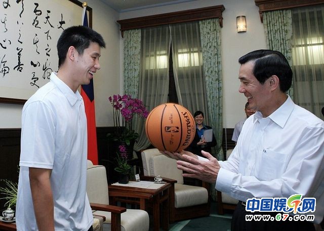 林书豪半裸私照遭曝光 与姚明黄奕合照曝光-林