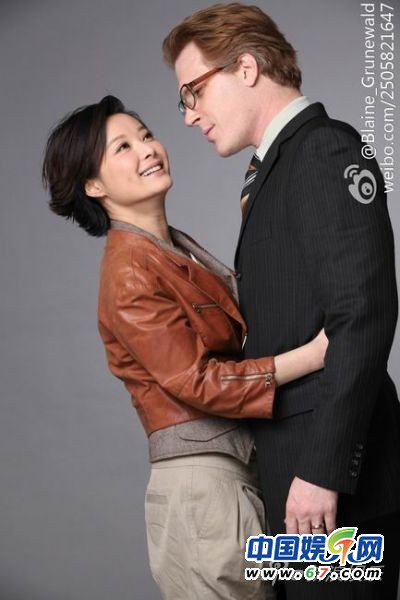 袁莉发婚照在加拿大完婚 回国再办中式婚礼-袁