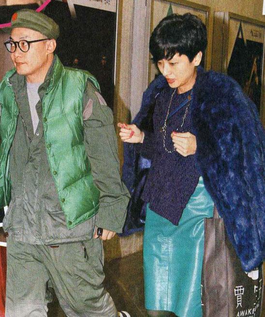 陈奕迅高清舌吻照 徐濠萦黑脸盯紧陈奕迅-陈奕