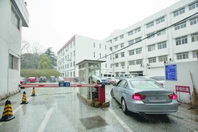 南京对社会开放主城八高校停车场 错时缓停车