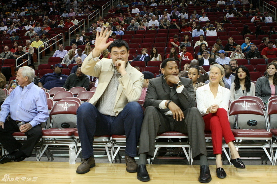 组图:姚明重返休斯敦观战火箭-姚明,火箭