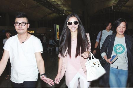 揭秘娱圈助理群体 月入三四千兼职丫鬟打手替