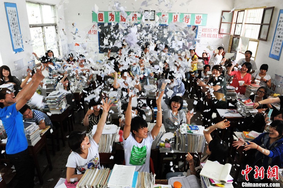 {冲刺高考,祝福高考对高一的学生演讲}.