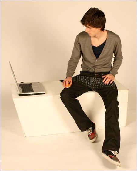 荷兰发明计算机牛仔裤 边走边控制电脑-USB设