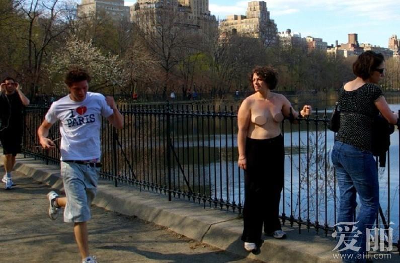 纽约<em>女性</em>集体上传裸照(组图)-裸照,上传,赤膊权