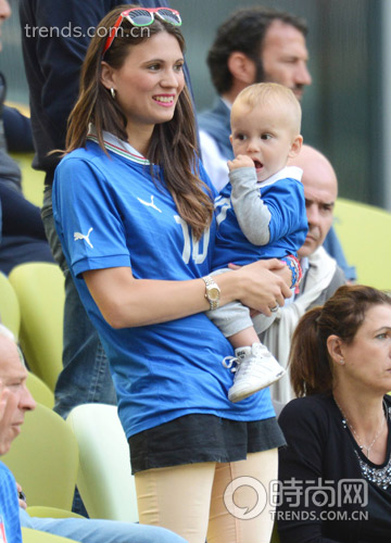 得像个球星女友-太太团,球星女友,范德法特,德