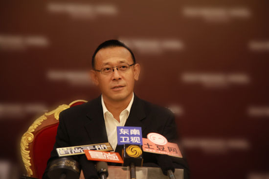 姜文释疑新片《一步之遥》中英文名不同-《一