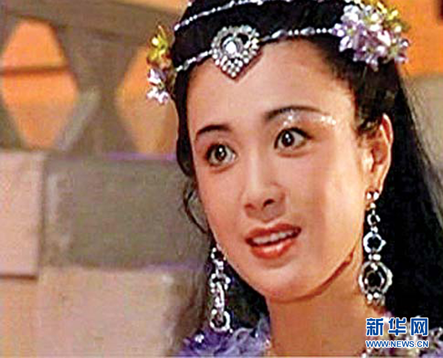 傅艺伟生于哈尔滨.