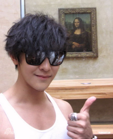 <em>汪东城</em>烫新<em>发型</em>游巴黎街头获赞好帅(图)-<em>汪东城</em>