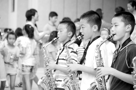 萨克斯管小演员在宁波江东青少年宫演奏-演奏