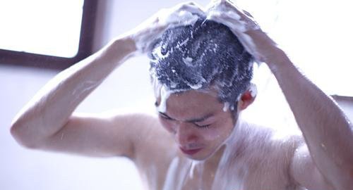 女性<em>多久洗一次头发</em>最健康?-女性,洗头-中国宁