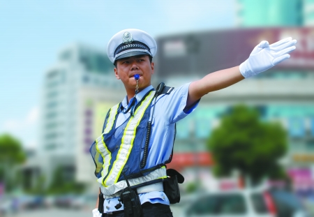宁波夏季道路交通秩序整治亮点频现-交警部门