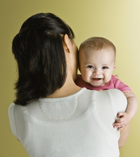 宝宝抱抱的3大好处6大时机(图)