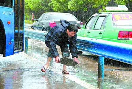 风雨无阻“公交人”