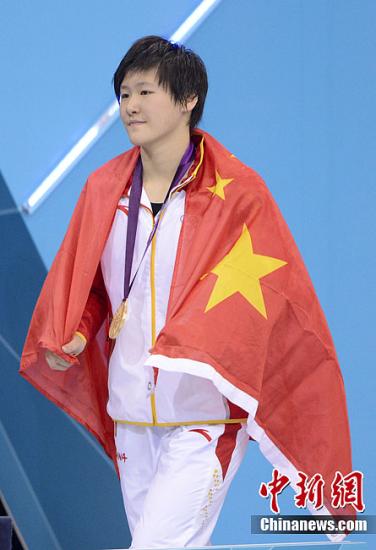 叶诗文:不化妆只涂指甲油 小时候游泳差点淹死