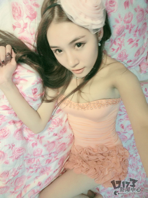 嫩爆乳身材高挑!国内90后嫩模COS海贼<em>女帝</em>_