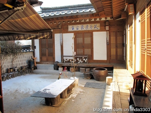 首尔韩屋村:穿行在砖瓦飞檐下的往事