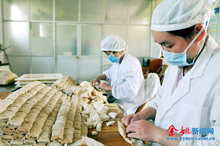 "来宝"香干是著名的临山地方特色食品,其制作工艺入选了我市非物质