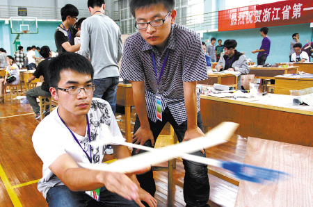 全省首届大学生力学竞赛在宁大举行-滑翔机,大