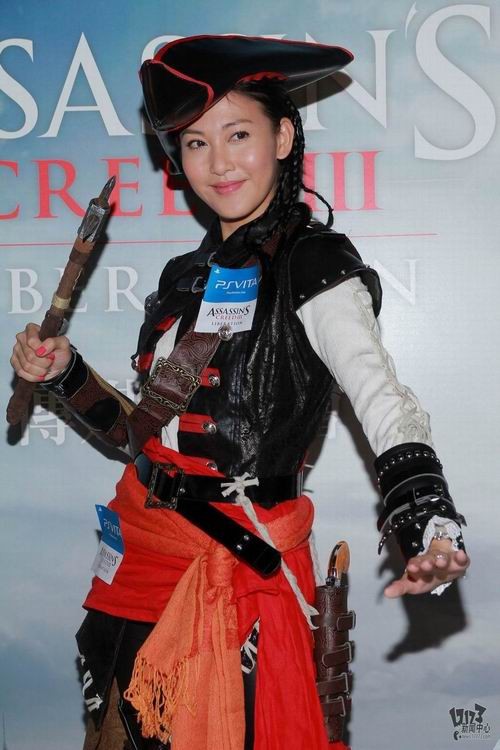 《<em>刺客信条3</em>》香港促销 白丝胸猛<em>妹子</em>COS艾叔
