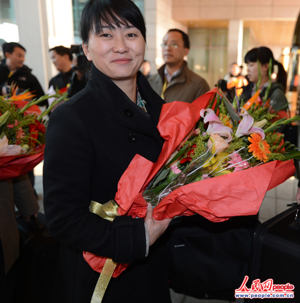 来自宁夏的十八大代表抵京后受到热烈欢迎 人民网记者 雷声 摄