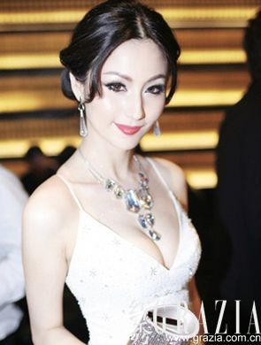 车模<em>跳钢管舞</em>露乳_<em>美女</em>弯腰露乳图_露乳透视