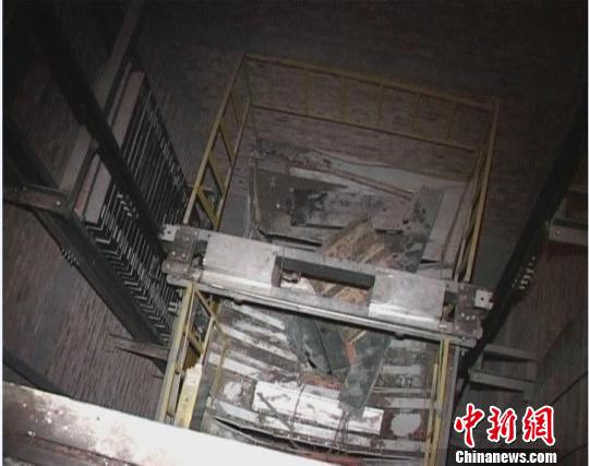 浙江玉环一 电梯 急坠15米 3名工人骨折-骨折,电